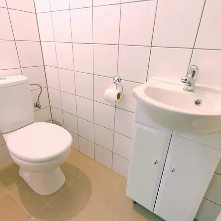 Prizemny Anika S Velkym Parkovanim *